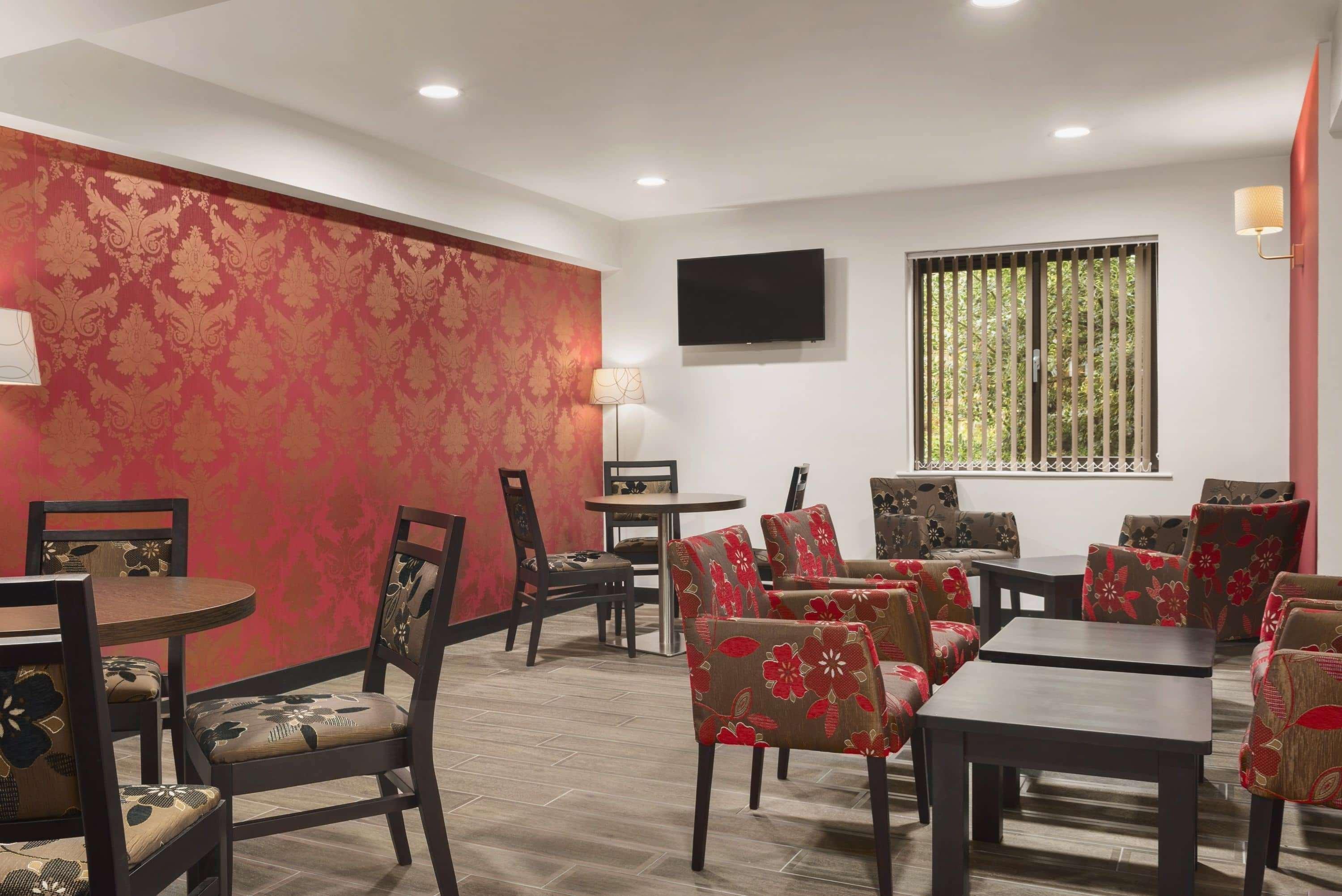 Отель Ramada By Wyndham Cambridge Fen Drayton Экстерьер фото