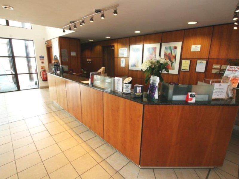 Отель Ramada By Wyndham Cambridge Fen Drayton Экстерьер фото